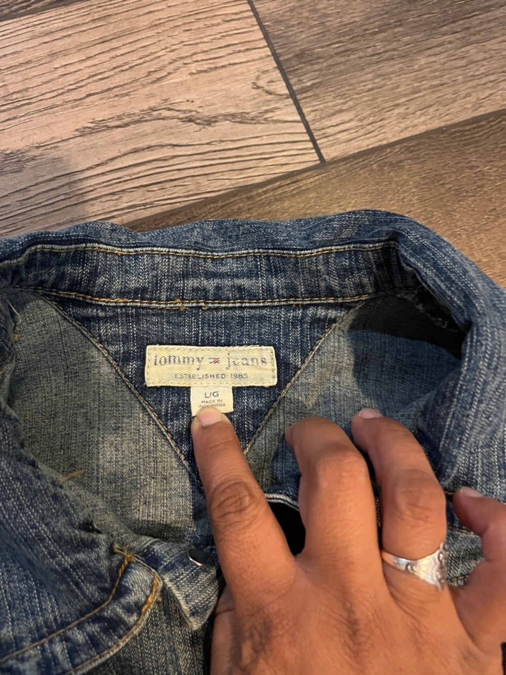 Girls Tommy Hilfiger jean jacket size L - Picture 4 of 7